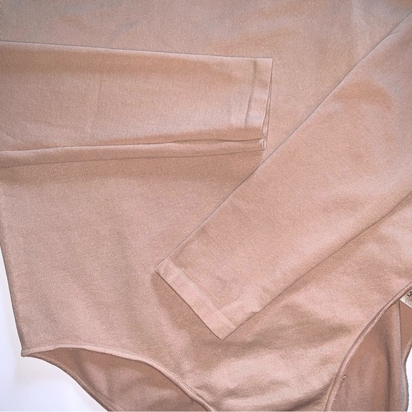 SKIMS Essential Mock Neck Long Sleeve Bodysuit Sienna Tan - Picture 7 of 11